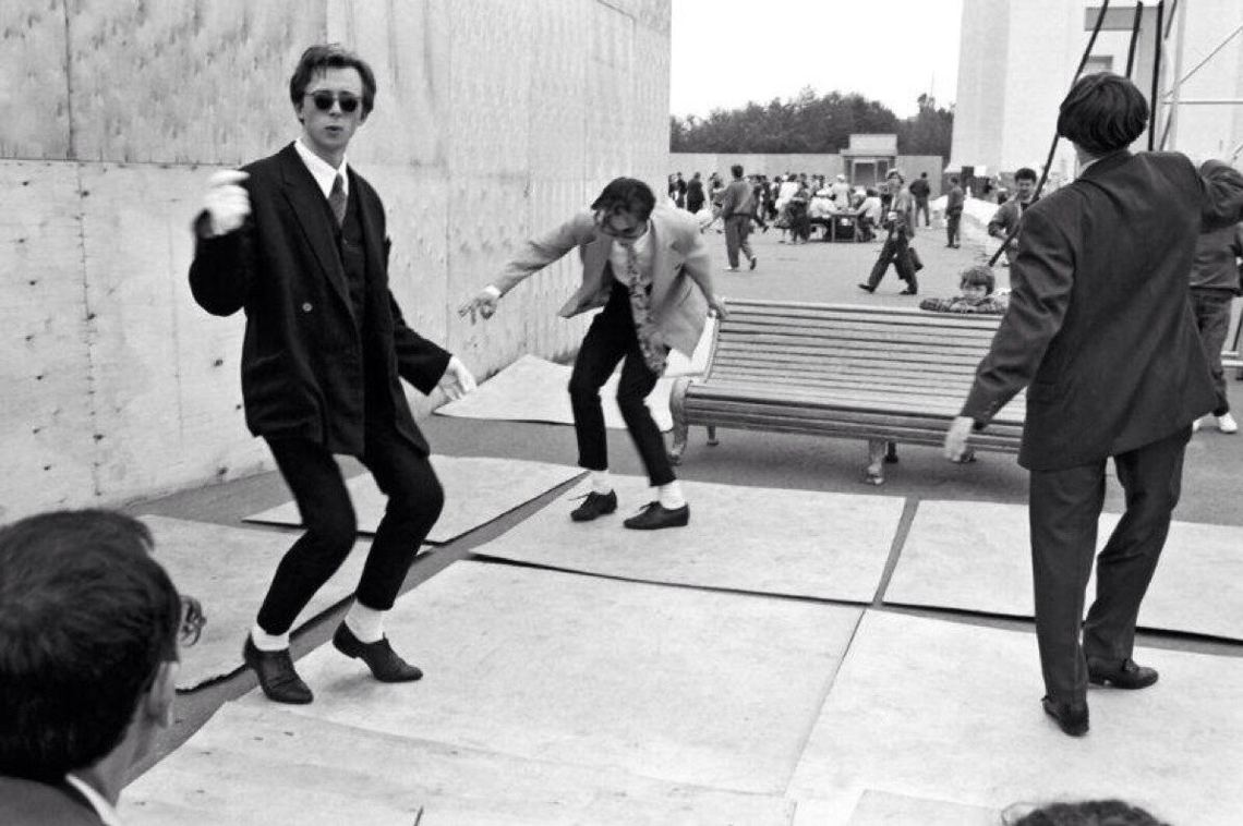Moscow mods of the late 1950s dancing the Twist.
